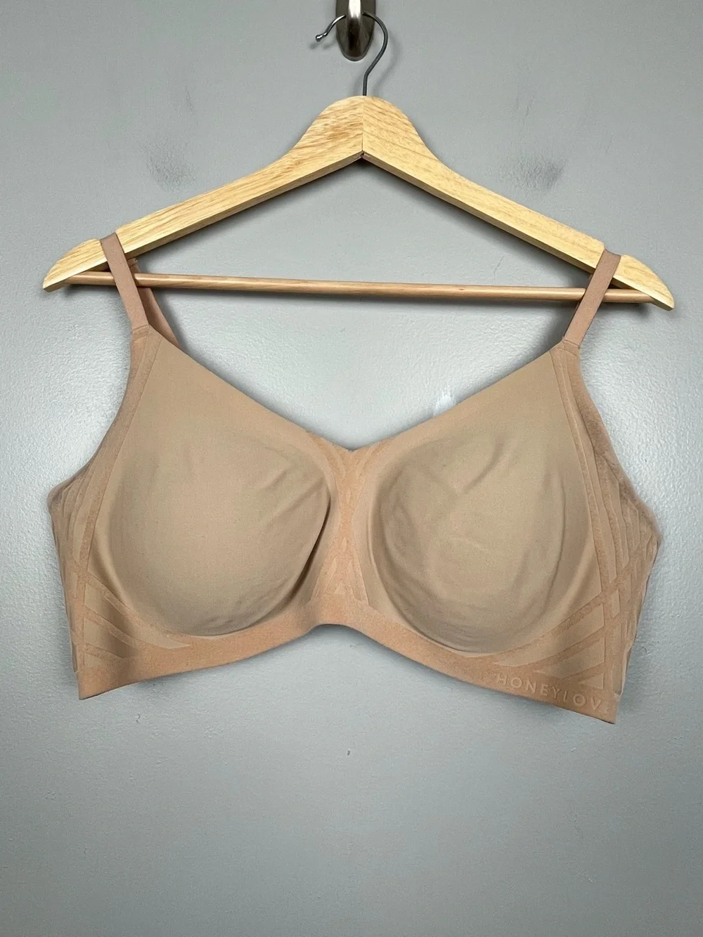 Honeylove beige Silhouette adjustable strap smoothing bra, size XL.
